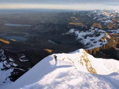 L´arete sommitale... qui en a decourage plus d´un. Le vide de chaque cote... et quand je dis le vide, c´est plus de 1500m de pente tres raide qui n´attend qu´un faux pas...