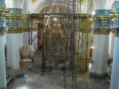 la cathedrale baroque de Potosi, en travaux... ca donne une autre image de l´edifice !