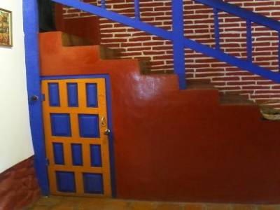 une porte petite, dans le couvent de sainte therese a potosi