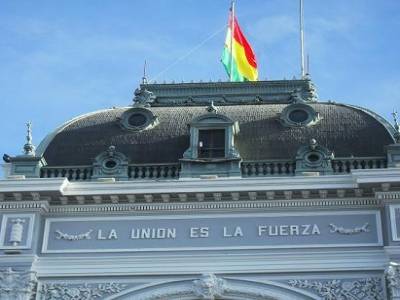 la devise de la bolivie est la meme qu´en belgique ! 
