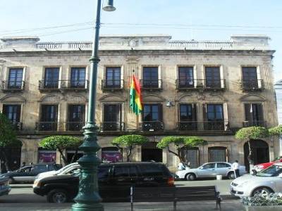 tout autour de la place du 25 mai