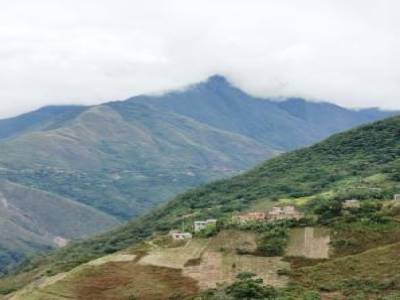 Petit village dans les yungas, ca me rappelle la Reunion
