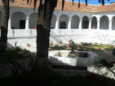 La dedans, y a lesuper musee universitaire avec plein d infos sur les indiens