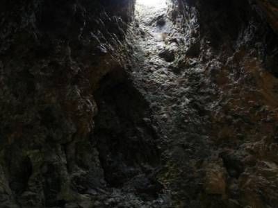 dans la grotte