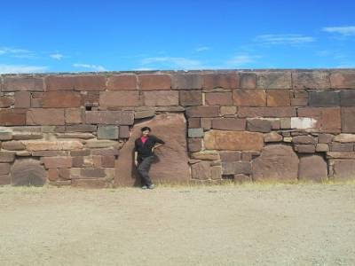 la cite de Tiwanaku a la particularite détre rectiligne, impressionnant pour l´epoque !