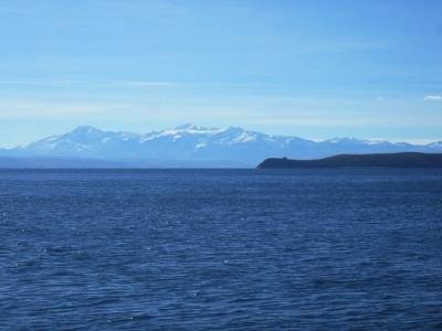 la cordillere royale, depuis le bateau qui nous mene a líle du Soleil (lac Titicaca)
