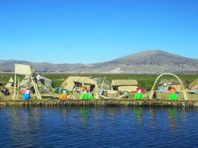 le siles Uros, ultra touristique, mais tellement typique ! c vraiment unique au monde !