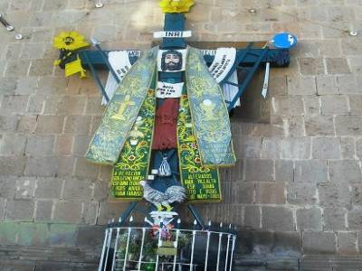 la ferveur religieuse des sudamericains, malgre un melange de sincretisme catholique et de croyances ancestrales.