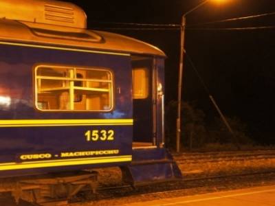Le train qui nous mene au Machu Pichu... 30 euros pour les gringos, 3 euros pour les locaux... C´est le jeu... 