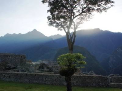 Lever de soleil magique sur le Machu