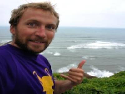 ENFIN!!!!!!!!!! Avant de retrouver mes deux petites soeurs en Equateur, je vais me faire un petit mois de surf, surf, et... surf, tout ca en remontant et visitant la cote!!