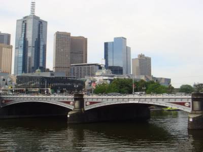 Vue de Melbourne, de Federation Square et de La Yarra (fleuve)