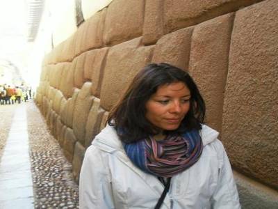 Moi devant les murs incas.... Incroyable, amazing comme disent ces enfoires de ricians...