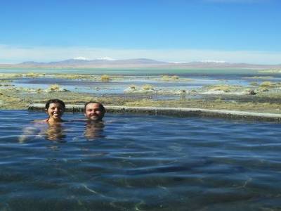 La, on est en plein salar ou il fait tres froid, L eau est a a peine 5 degres, ms on garde le sourire!