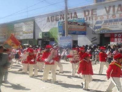 Image de defile a Villazon, la ville frontiere avec l Argentine