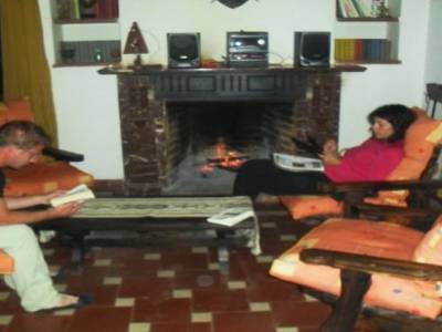A tilcara (deuxieme etape dans la quebrada de humahuaca), on a trouve une chambre dans une maison immense, vide, ou on a ete traite comme des rois ! avec un feu !