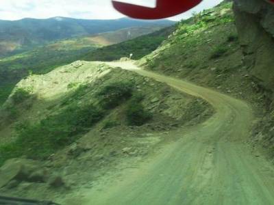 le genre de routes de la mort qui tue, imaginez a 80 a l´heure la dessus en Sprinter remplis a bloc !