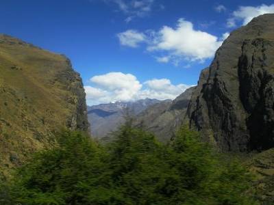 On a passe un col a 4.300 (Cusco est a 3.400 et aguas calientes a 2.000) autant dire quón pris quelques virages !