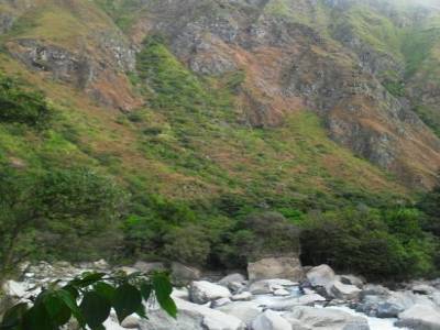 le long de la promenade, le long de la voie ferree, le long du machu pichu 