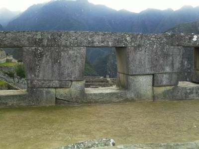 Le temple aux trois fenetres, dedie au serpent (la mort, le passe), au puma (le present, la vie) et au condor (lávenir)