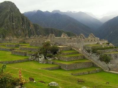 vue sur la partie basse du machu pichu, ou vivait les roturiers