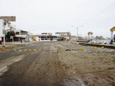 Huanchaco, devaste par une mer demontee