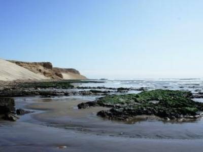 Puerto Chicama, l´entree dans l´eau est un peu perilleuse (rochers, courants...). Mais apres, c´et la vague la plus longue du monde (2kms!!)