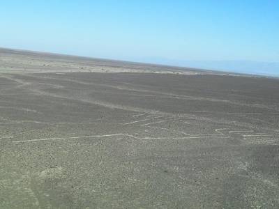 Les fameuses lignes de Nazca... Ca fait des centaines d annees qu elles sont la, et vous savez quoi? c est meme pas creuse ds la terreª