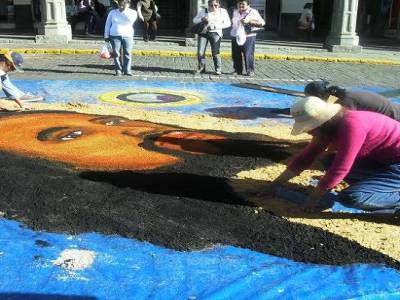 sur la place d Arequipa... Non ce n est pas Bob Marley mais le christo negro!