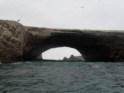 les iles sont dechirees par les flos de l´ocean pacifique dont les vagues viennent sans relache se briser sur les cotes des iles, offrant des formations rocheuses spectaculaires