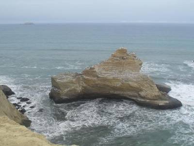 Bon alors la, avant le tremblement de terre de 2007 yávait une superbe arche de 30metres de haut... symbole du parc et attraction phare. Maintenant, yá plus qu´un rocher dans la mer !