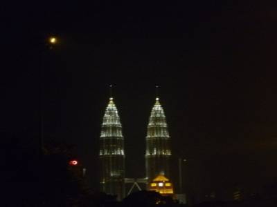 KLCC - Tours Petronas (vue depuis Lake Titiwangsa)