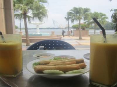 Déjeuner chez D'Arab Café sur le lac