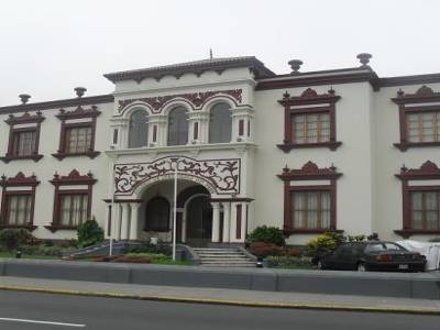 college a Miraflores... c pas le college Rameau de fontaine dóuche !