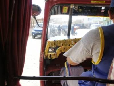 Moto taxi, tres courant au Perou. Si les gens ont plus de 500m a faire, ils prennent une mototaxi...
