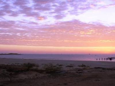 Coucher de soleil sur la plage de Lobitos, vue du Squatt... pas mal!!