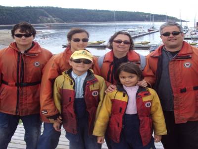 La Famille Stella prête pour observer les baleines !