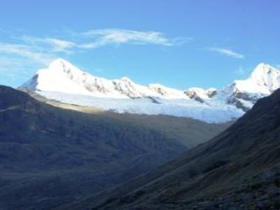 L´Alpamayo a droite, la montagne de Paramount