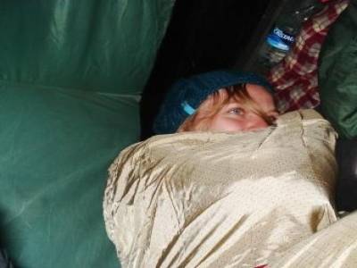 Dans la tente, lors du trek. Pas chaud...