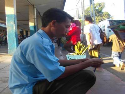 En attendant le bus pour Yogyakarta