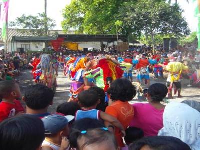 Fête dans un village 