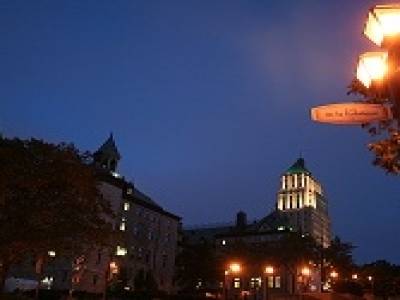 Québec by night