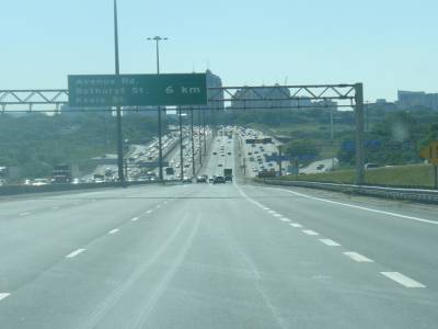 Les nombreuses voies d'autoroute