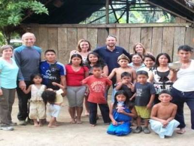 Avec Carlos et sa famille, dans la foret amazonienne
