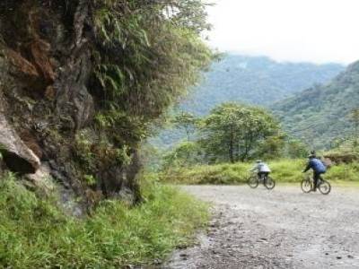 La descente en VTT sur Puyo, 65kms de route pour contempler des cascades