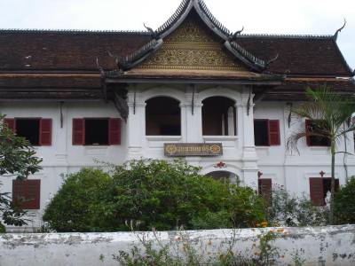 Au passage dans les rues de Luang Prabang