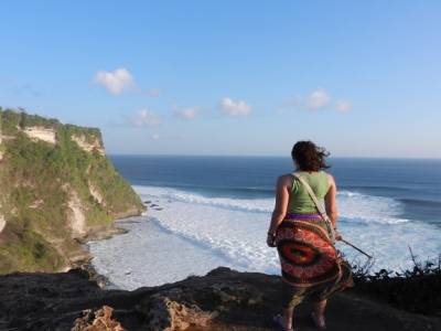 Moi en train d'admirer la vue du temple d'Uluwatu