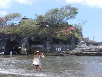 Tanah lot temple au milieux des flots