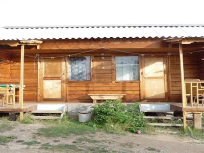 Notre cahutte a droite