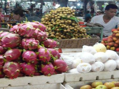étale de fruits au marché 